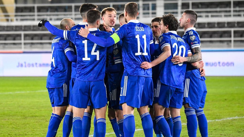 Bosnia-Hertsegovinan pelaajia MM-karsintaottelussa Suomea vastaan maaliskuussa 2021.