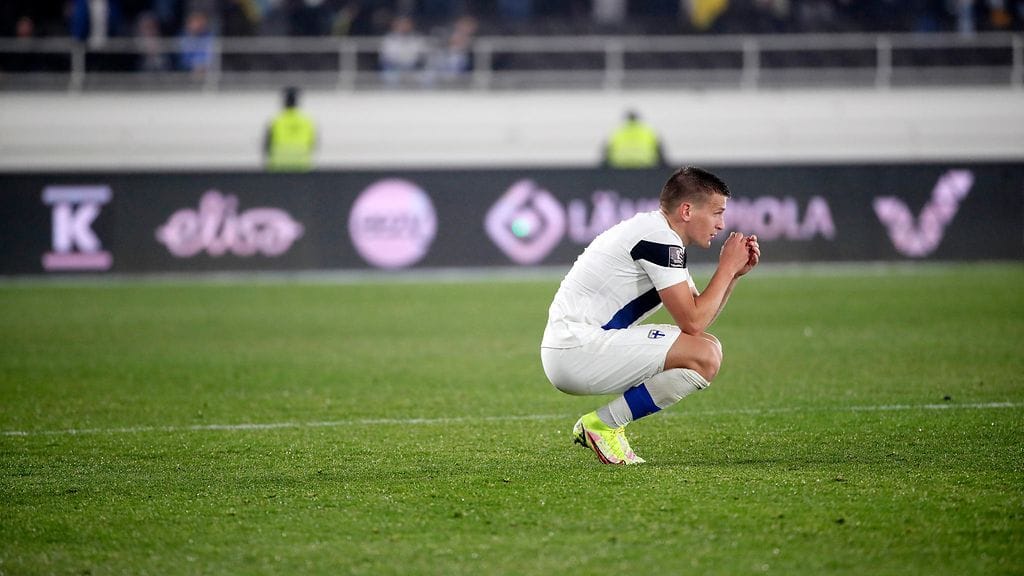 Robin Lod sulatteli Ukrainalle koettua tappiota Olympiastadionin nurmella lauantai-iltana.