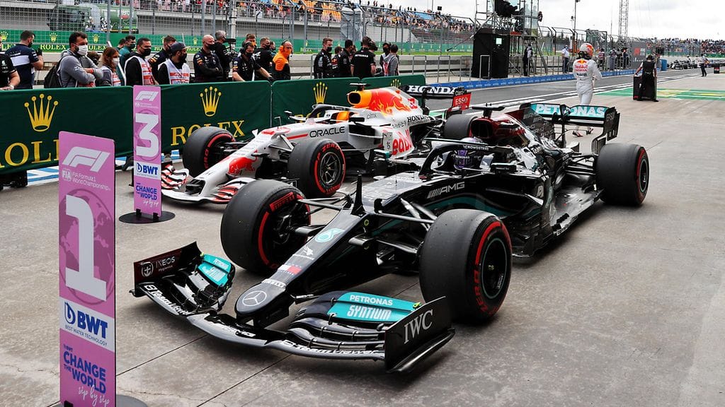 Lewis Hamiltonille suunnitelmiin jopa kierrosta kovilla renkailla Turkin aika-ajoissa.