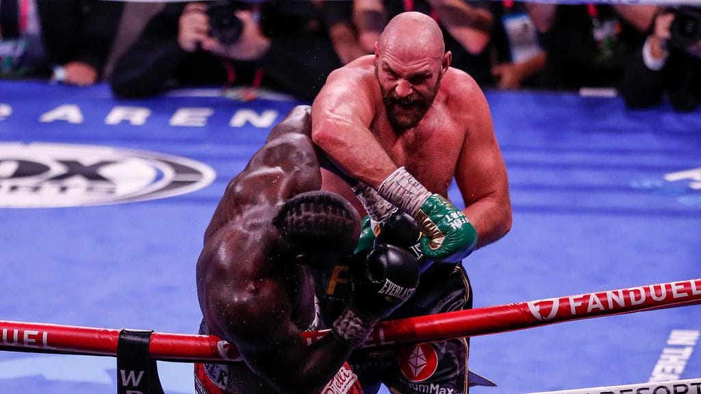 Tyson Fury löi Deontay Wilderin hehkutetussa ottelussa.