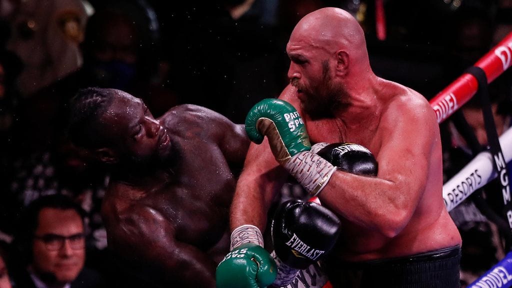 Deontay Wilder (vas.) ja Tyson Fury kävivät eeppisen taiston.