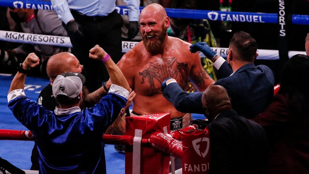 Robert Heleniuksen kehänurkkauksessa repesi riemu, kun voitto Adam Kownackista varmistui.