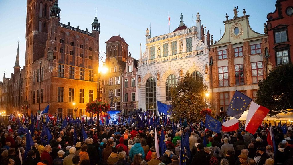 Järjestäjien mukaan protesteja on ollut yli 100 kaupungissa ja kylässä.