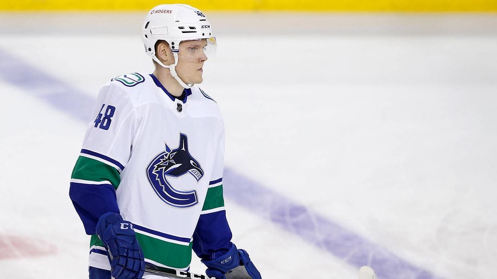 Olli Juolevi kiekkoilee jatkossa Florida Panthersin paidassa.