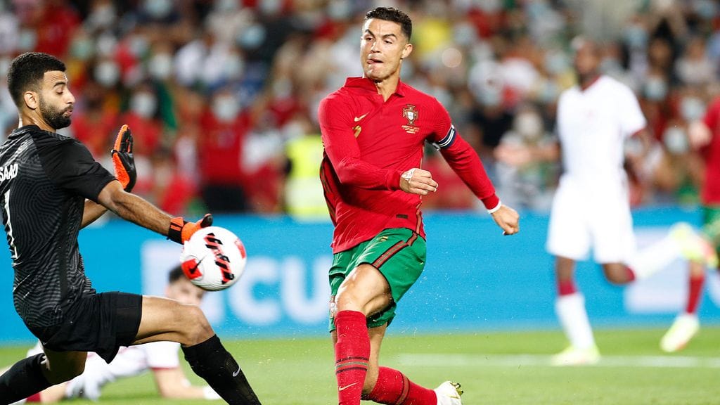 Cristiano Ronaldo tositoimissa Qataria vastaan.