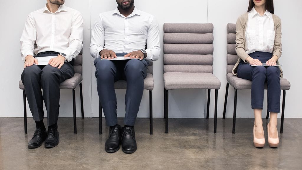 Vastauksissaan työnhakijat kertovat asiattomista kysymyksistä, jotka koskevat raskautta, lasten hankkimista ja hoivavastuita.