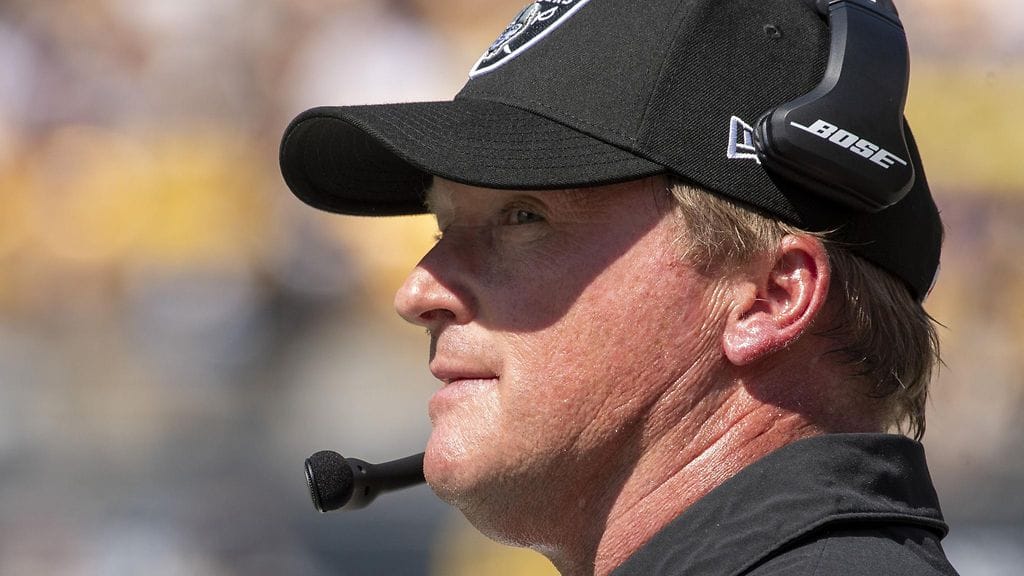 Jon Gruden jätti Las Vegas Raidersin päävalmentajan tehtävät törkyviesteillään aiheuttamansa kohun jäljiltä.