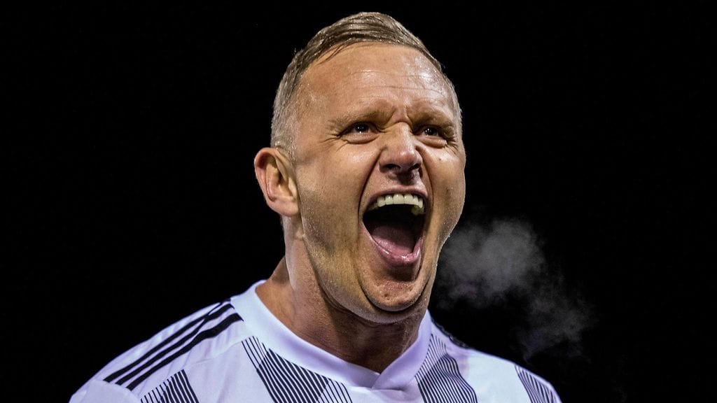Lee Trundle tarjosi hyväntekeväisyysotteluun härskiä viihdettä.