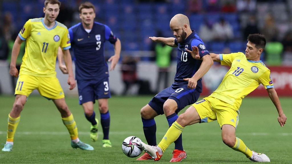 Teemu Pukki teki kaksi maalia Kazakstanin verkkoon tiistaina.