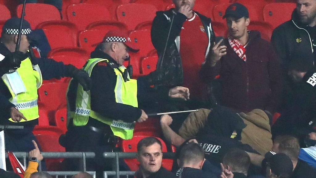 Wembley-stadionilla oli tiistaina kovat otteet käytössä.