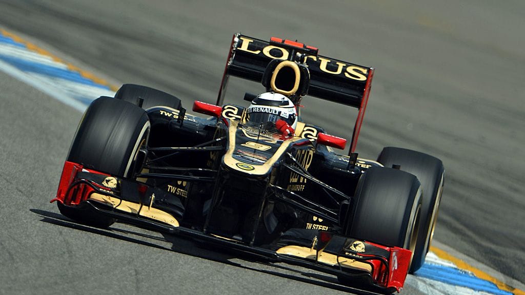 Kimi Räikkönen nousi 10. ruudusta kisan kolmanneksi.