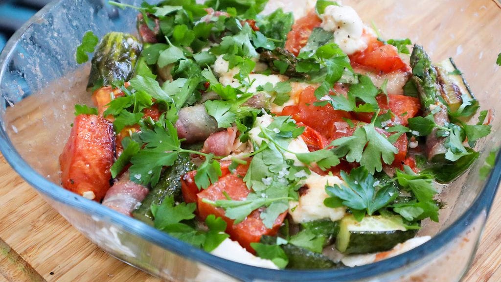 Kaappaus_keittiossa_S7_EPS7_Hameenlinna_Grillattu_salaatti