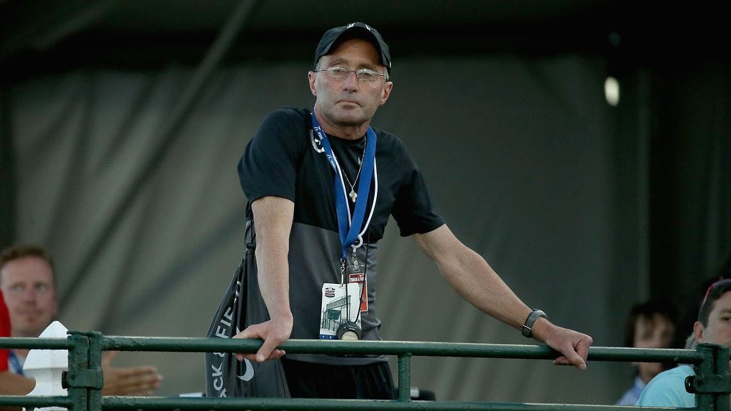 Kammovalmentaja Alberto Salazar on haastettu oikeuteen miljoonien summasta.