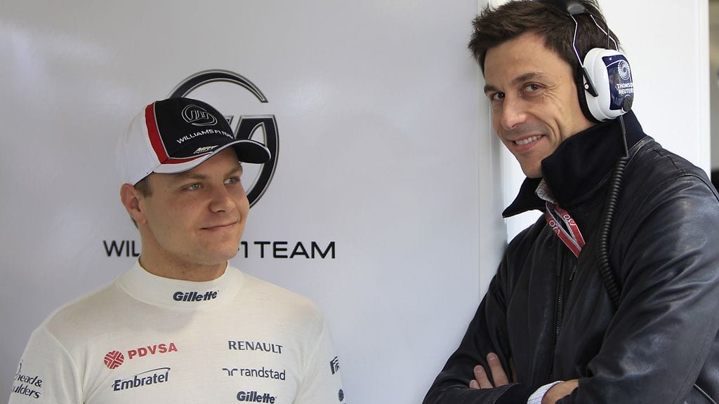 Toto Wolff oli Williamsin leivissä, kun Valtteri Bottas saapui talliin.