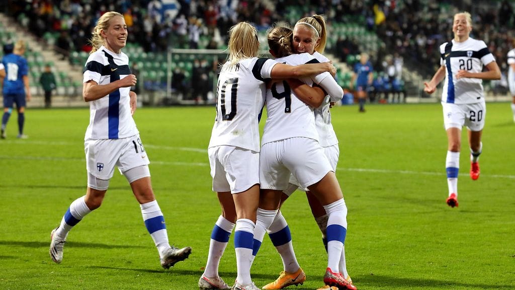 Kuvassa juhliva Helmarit voi saada EM-kotikisat kesällä 2025.