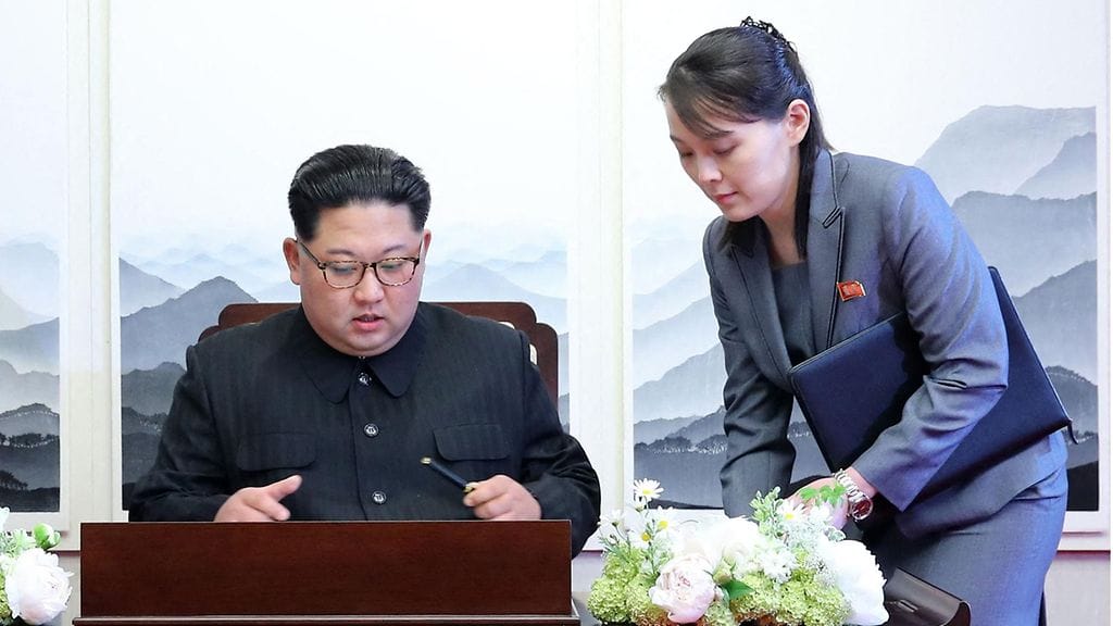 Pohjois-Korean johtaja Kim Jong-un ja veljensä turvallisuudesta vastaava Kim Yo-jong.