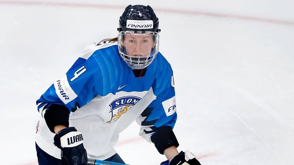 Naisleijonien runkopuolustaja Rosa Lindstedt joutuu pitkäksi aikaa sivuun.