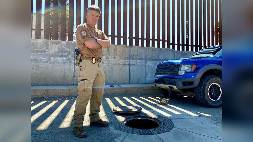 Yhdysvaltain rajavartioston erikoisjoukkojen johtaja Lance LeNoir esitteli tunneleita MTV:lle.