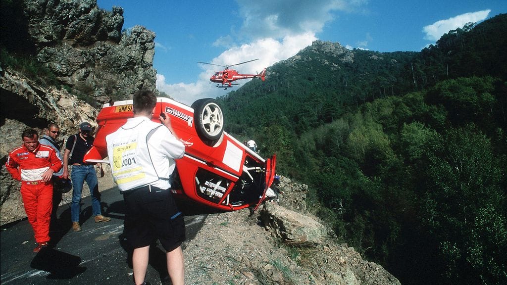 Tommi Mäkinen ajoi kallioseinämään Korsikan MM-rallissa 20 vuotta sitten – kartturi Risto Mannisenmäen aktiiviura päättyi selkävamman takia
