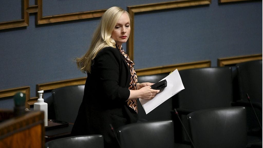 Hallituksen vastauksen välikysymykseen antaa sisäministeri Maria Ohisalo (vihr.).