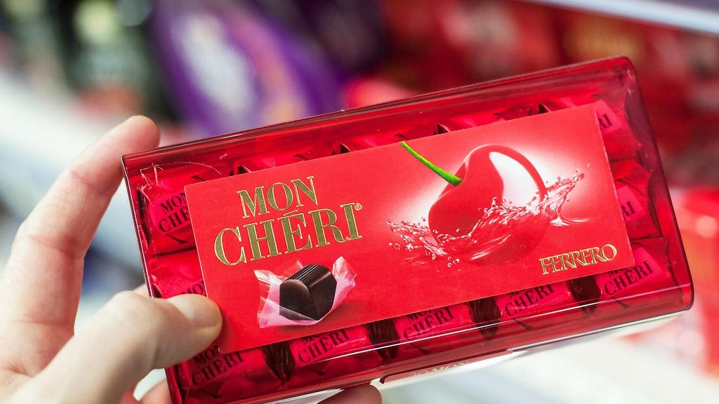 Mon Chéri -kirsikkaliköörikonvehdit katosivat suomalaiskaupoista, mutta nyt niitä saa Alkosta.