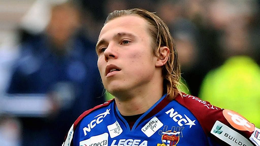 Tommi Karilla on iso JJK sydän ja se myös tatuoituna ihoon.