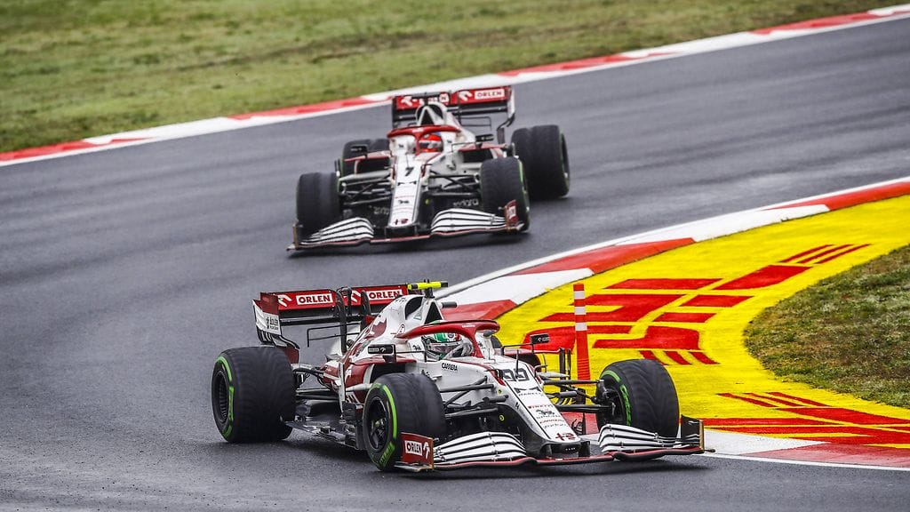 Alfa Romeon kuljettajakaksikon ovat jo kolmen vuoden ajan muodostaneet Antonio Giovinazzi ja Kimi Räikkönen. On mahdollista, jopa todennäköistä, että ensi kaudella heistä kumpikaan ei jatka tallissa.