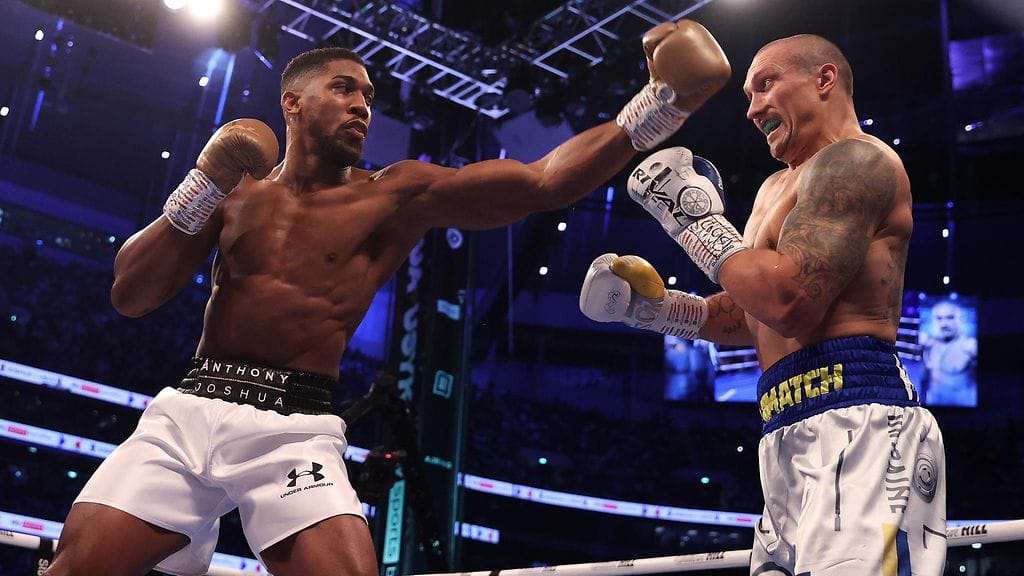 Anthony Joshua (vas.) vaikutti aseettomalta Oleksandr Usykin käsittelyssä MM-ottelussa syyskuun lopulla.