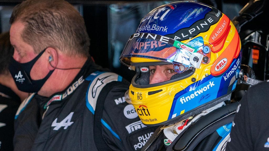 Fernando Alonson kypärä lahjoitetaan hyväntekeväisyyshuutokauppaan USA:n GP:n jälkeen.