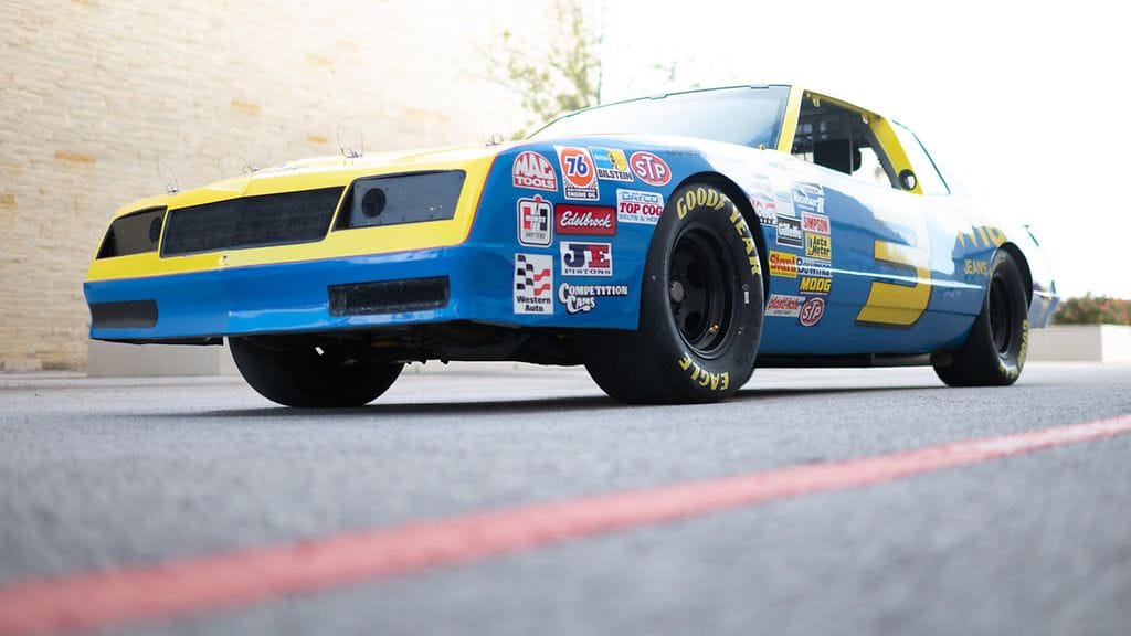 Daniel Ricciardo pääsi toteuttamaan lapsuudenhaaveensa ajettuaan Dale Earnhardtin Nascar-autolla.