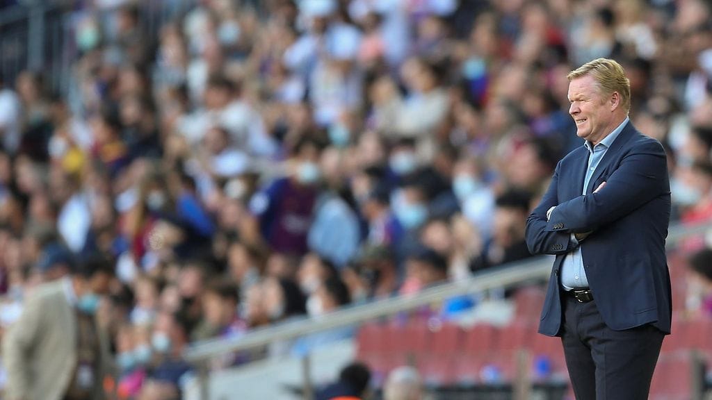 Ronald Koemanin pääsy pois Barcelonan stadionilta vaikeutui, kun hänen autonsa piiritettiin.