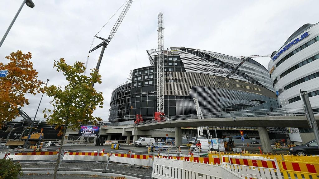 Uros-areenan pääsponsoria uhkaa selvitystilaan määrääminen – MTV Urheilu vieraili paikan päällä kysymässä, kuinka huolestuttava tilanne on