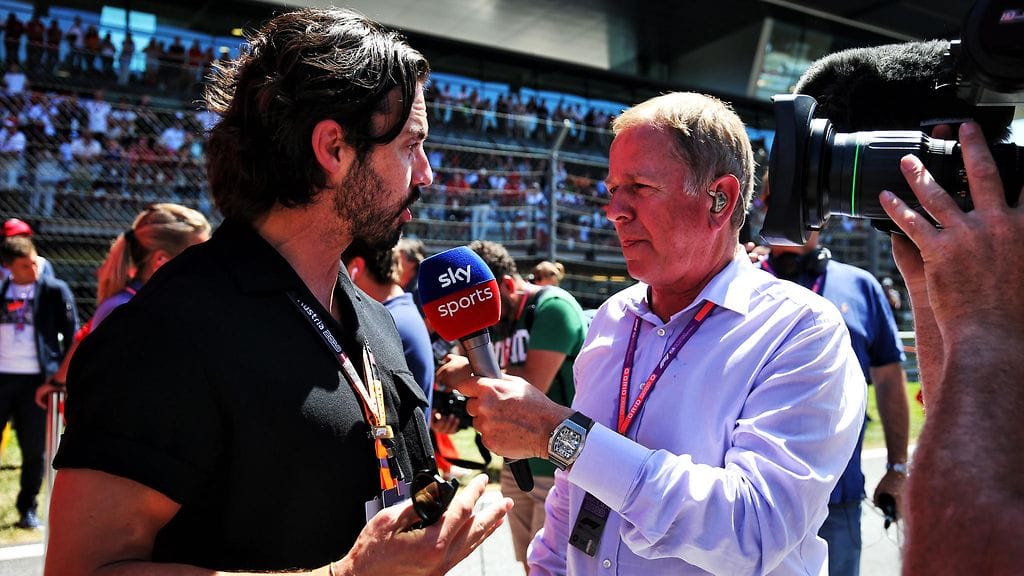 Martin Brundlen grid walkit ovat F1-piireissä jo käsite. Kuvassa Brundle haastattelee näyttelijä Milo Ventimigliaa Itävallan GP:n alla kesäkuussa 2019.