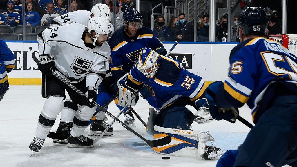 St. Louis Bluesin suomalaismaalivahti Ville Husso ei ollut Los Angeles Kingsin ohitettavissa.