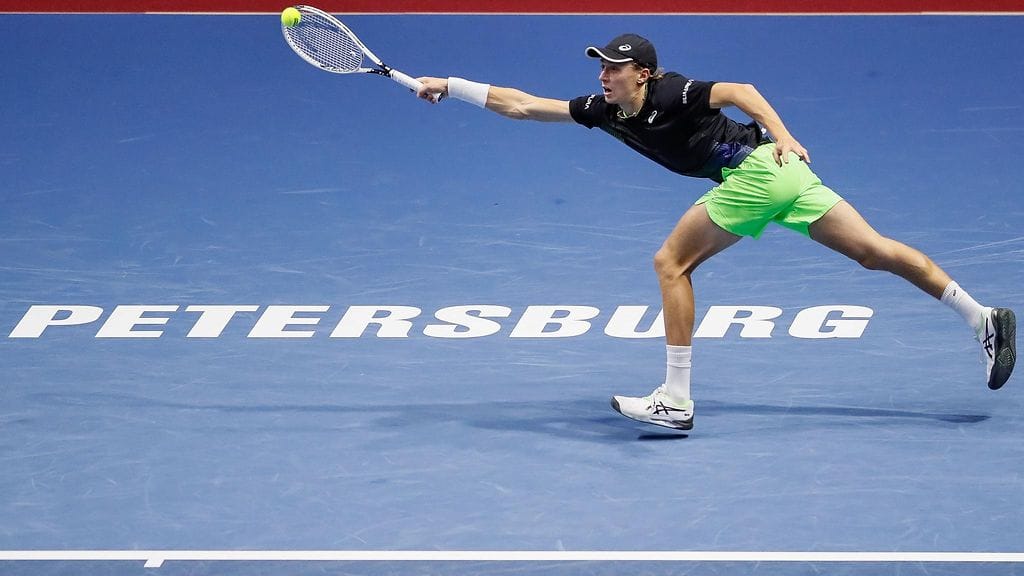 Emil Ruusuvuori taival päättyi nopeasti Pietarin ATP-turnauksessa.