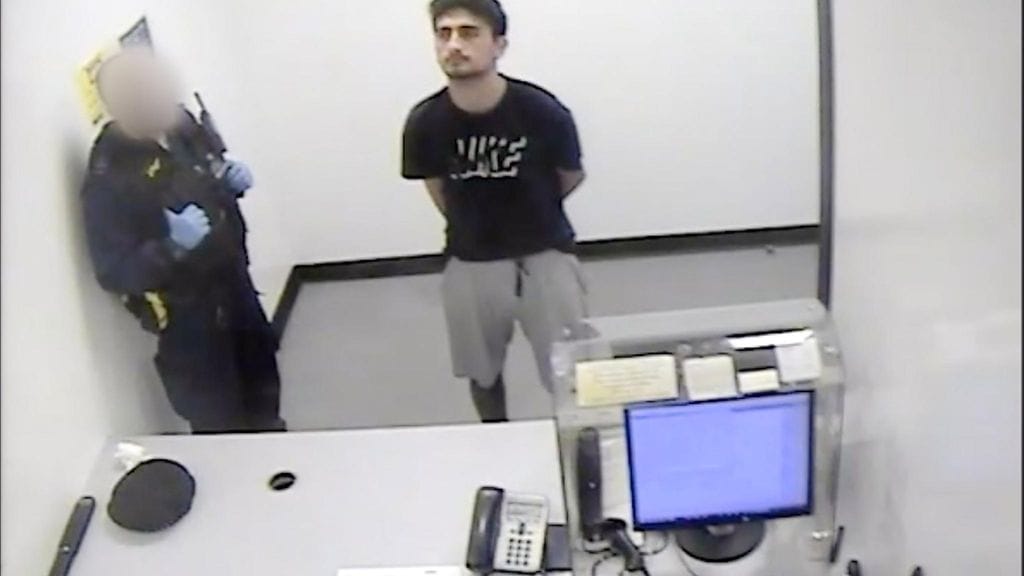 Kahdesta murhasta tuomittu 19-vuotias Danyal Hussein kuulusteluissa vuonna 2020.