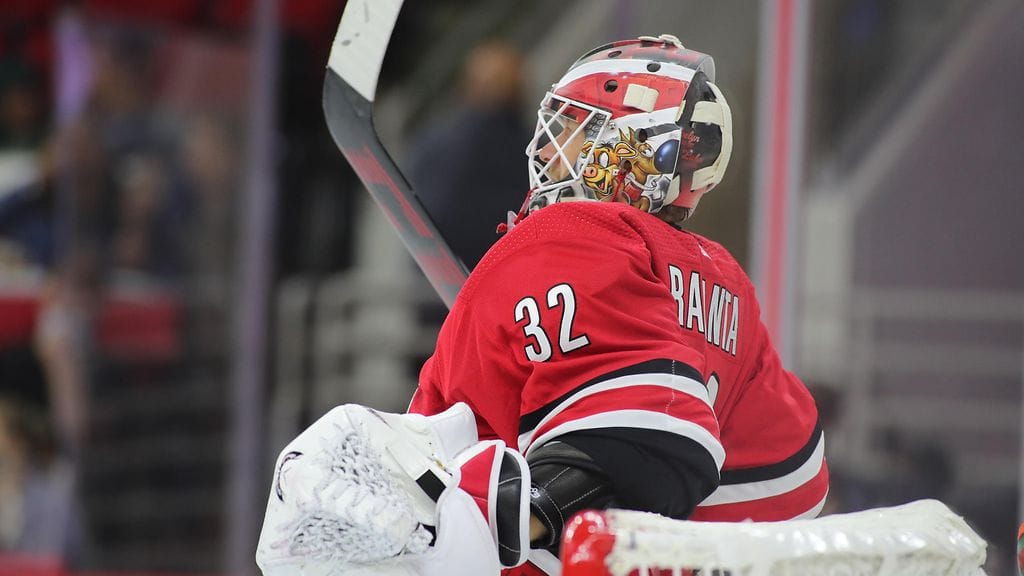 Antti Raanta pelasi ensimmäisen NHL-ottelunsa isänsä kuoleman jälkeen.