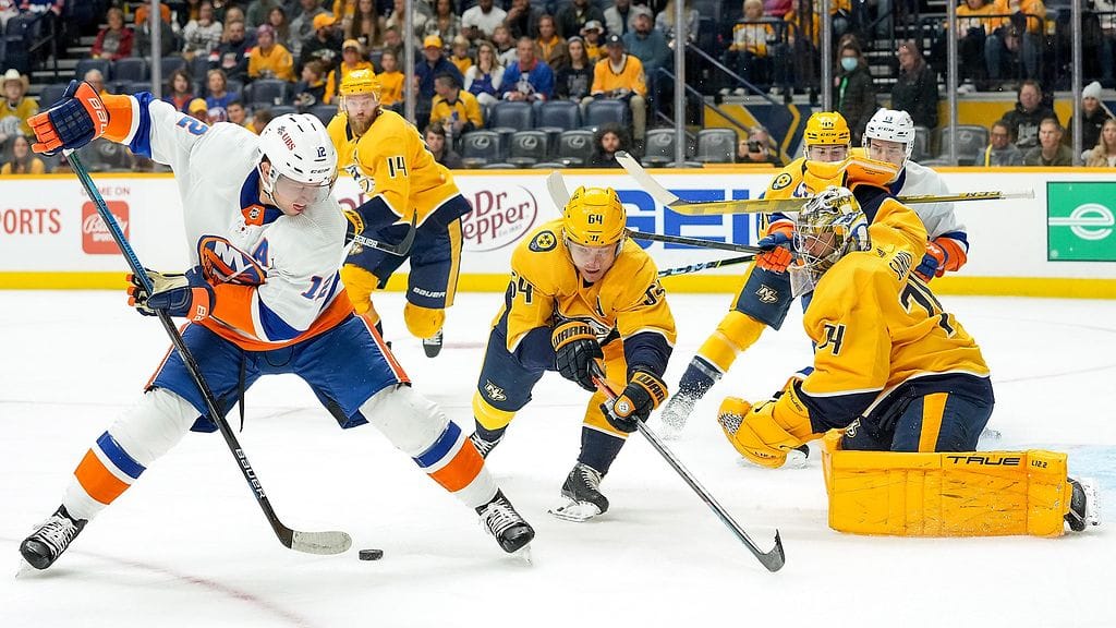 Juuse Saros teki vahvaa työtä Nashville Predatorsin maalilla.