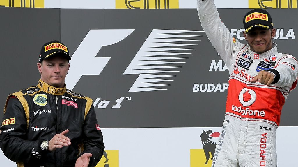 Kimi Räikkönen ja Lewis Hamilton Unkarin GP:n palkintopallilla