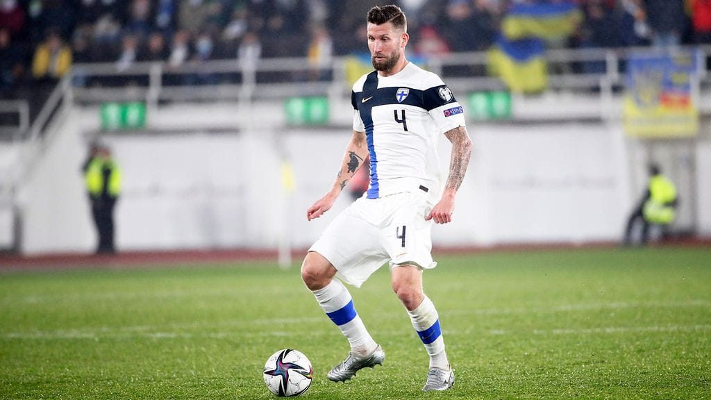 Joona Toivio siirtyy HJK:n paitaan kolmen vuoden sopimuksella.