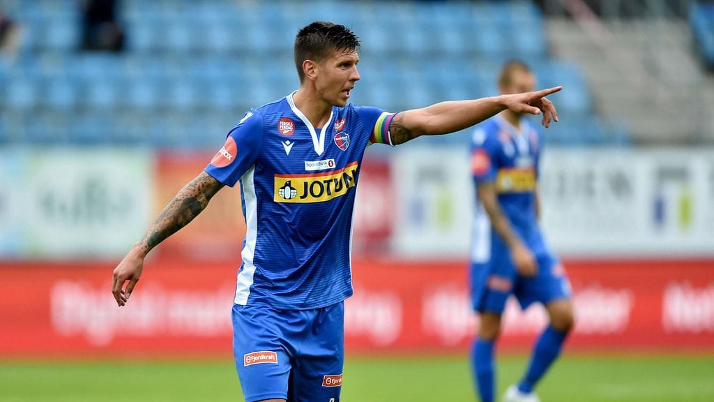 Emil Palsson on nähty kertaalleen Islannin maajoukkuepaidassa.