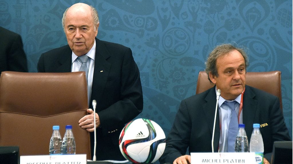 Entiset jalkapallojohtajat Sepp Blatter ja Michel Platini saivat talousrikossyytteet.