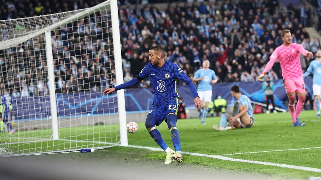 Hakim Ziyech iski Chelsean maalin Malmön verkkoon.