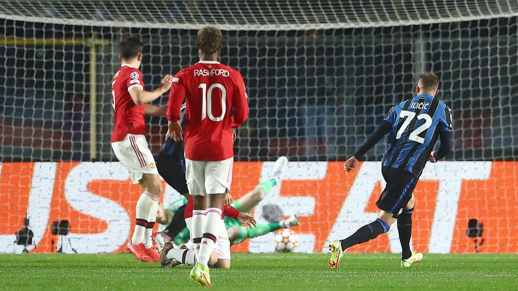 Atalantan Josip Ilicic tälläsi Atalantan johtoon Manchester Unitedia vastaan.