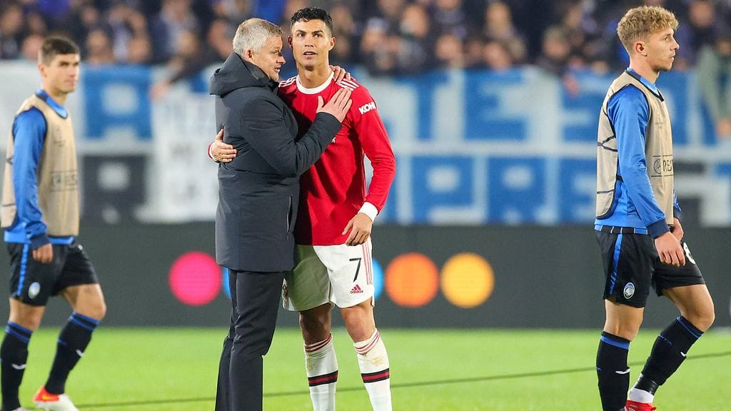 Manchester Unitedin Cristiano Ronaldo ja Ole Gunnar Solskjär halasivat toisiaan Atalanta-tasapelin jälkeen.