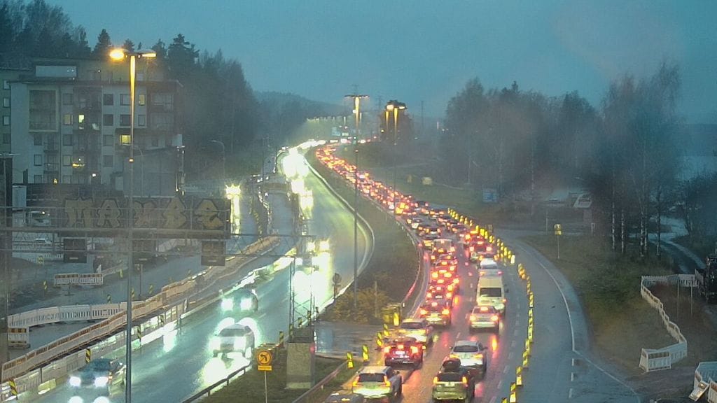 Tältä Tampereen Paasikiventiellä näytti kello 16.22.