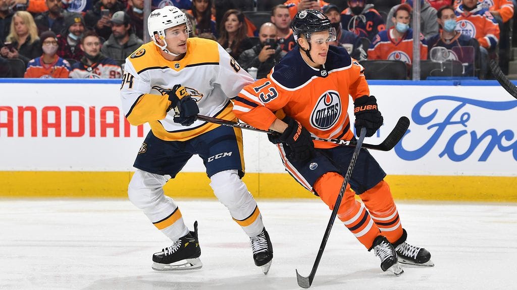 Jesse Puljujärvi (oik.) teki maalin Edmontonin 5–2-voitossa Nashvillesta.
