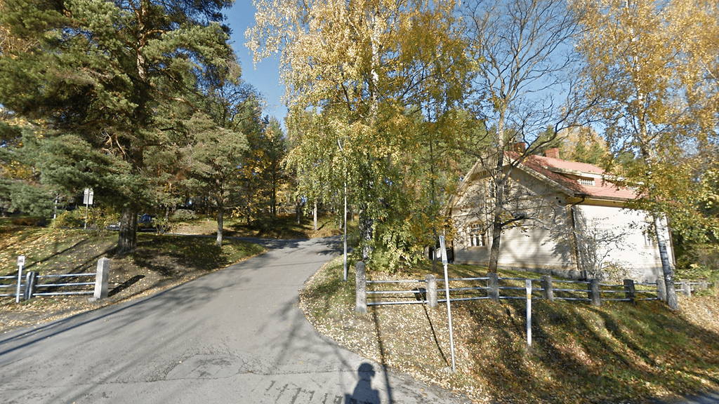 Väkivallanteko tapahtui Nokian hautausmaan lähistöllä. Kuvituskuva on ruudunkaappaus Google Earth -palvelusta Nokian hautausmaan edustalta.