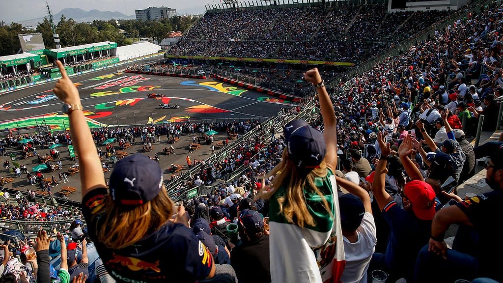 Sergio Perez on kovien odotusten kohteena kotiyleisönsä edessä.