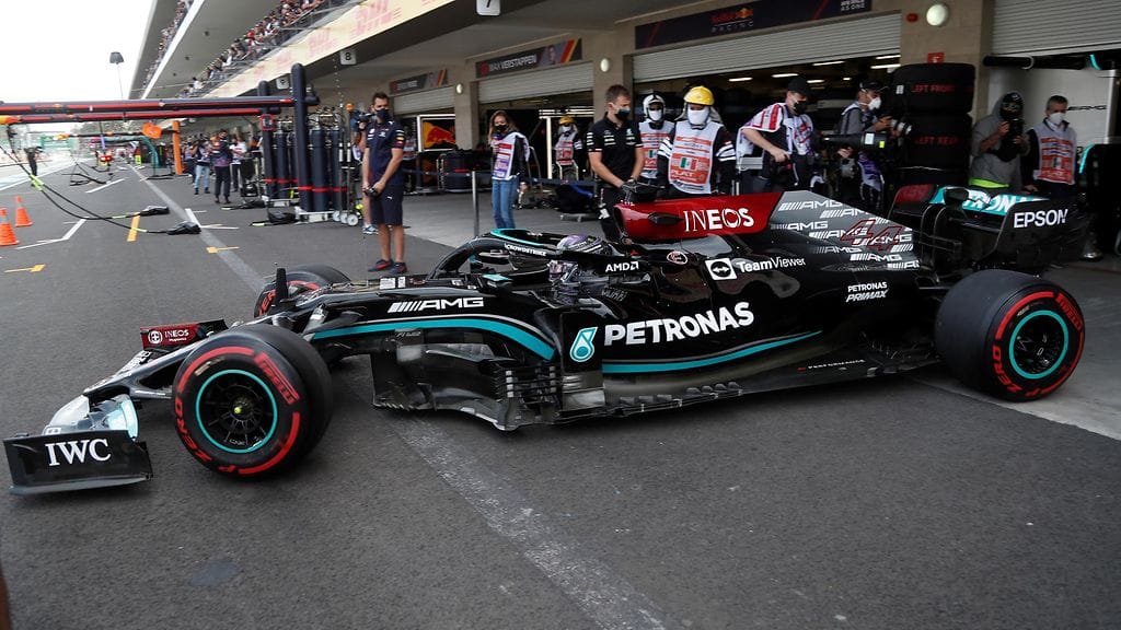 Lewis Hamilton saattaa päästä kauden loppuun asti nykyisellä polttomoottorillaan.